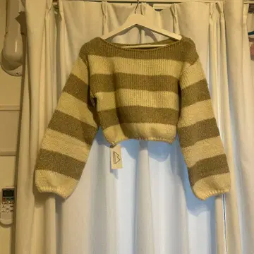 오프숄더 크롭 니트 스웨터 베이지 스트라이프