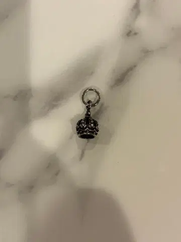 ROYAL ORDER 왕관 펜던트 탑 참