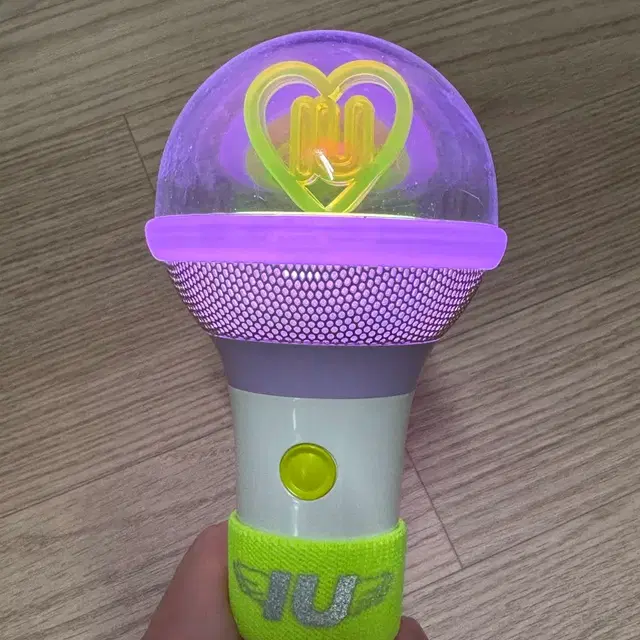 아이유 응원봉 및 포스터등 굿즈 일괄 처분합니다