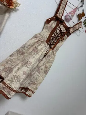 바디 라인 꽃무늬 원피스