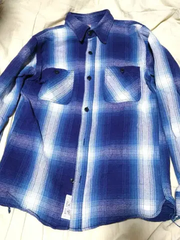 파랑과 화이트 체크 무늬 플란넬 셔츠