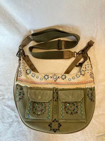 Desigual 자수 디자인 숄더백