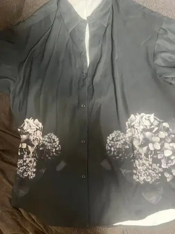 꽃무늬 프린트 실크 터치 반팔 셔츠 HARE