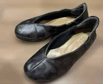 모드 에 자코모 디시 V컷 플랫 펌프스 서클 도트