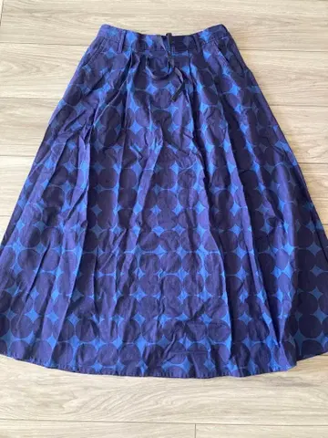 새상품 deux C 비에라지 도트 무늬 롱 스커트 블루