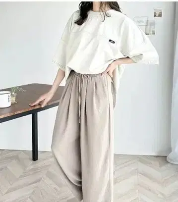 아이보리 오버 사이즈 티셔츠