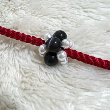 빨간색 허리띠 비즈 장식 포함