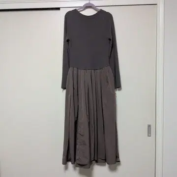 emmi BROWN 계 긴팔 롱 원피스 포켓 부착