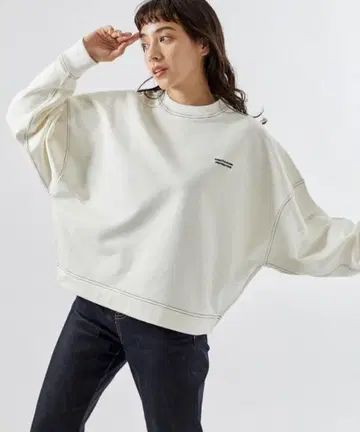 뷰티풀 피플 스튜디우스 별주 로고 맨투맨