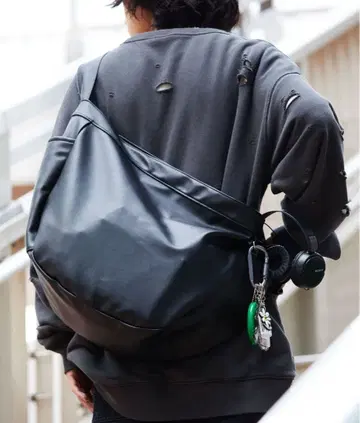 [ 새상품급 ] 비건 가죽 뉴스 페이퍼 백 / FREAK'S STORE