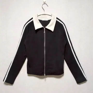 루 L 새상품급 더블 지퍼 카라 부착 래글런 배색 라인 상의