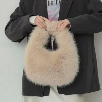 [ 미사용 새상품 ] SENSE OF PLACE 퍼 라운드 백 베이지