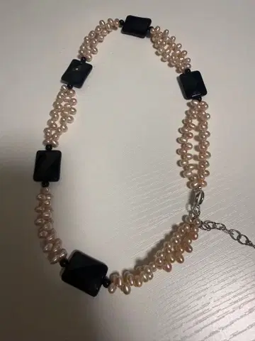 펄과 블랙 스톤 목걸이 토바 진주
