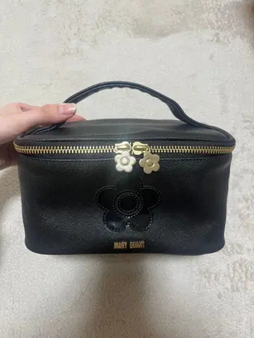 MARY QUANT 블랙 플라워 장식 파우치