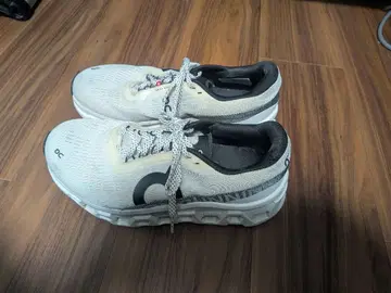 On 러닝화 화이트/그레이