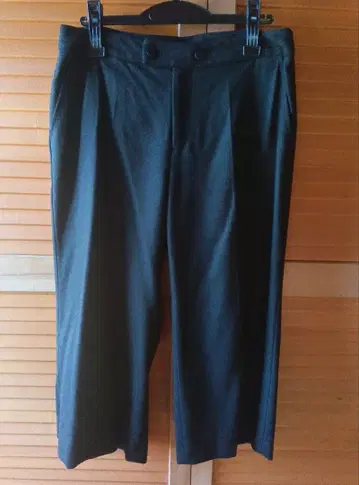 DAMA 블랙 세미 와이드 8부 팬츠