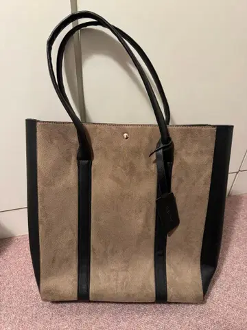 D.KELLY 스웨이드 토트백 베이지와 블랙