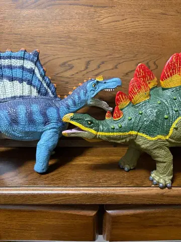 favorite 공룡 피규어 2개