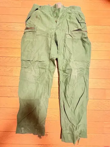 올리브 그린 카고 팬츠