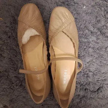 Monet 베이지 스트랩 포함 발레 슈즈