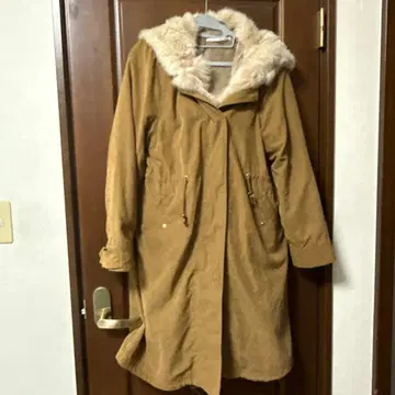 브라운 플리스 후드 부착 모즈 코트