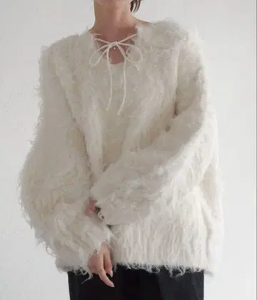 새상품급 raffime 샤기 니트 화이트 완판템