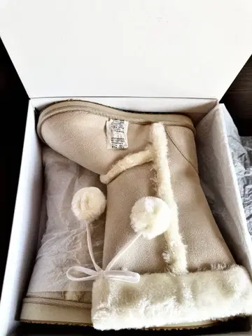 무스탕 꽁지 모자 부츠 [ 미사용 새상품 ]