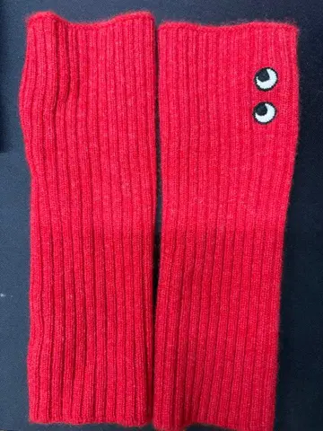 UNIQLO x ANYA HINDMARCH 캐시미어 암커버