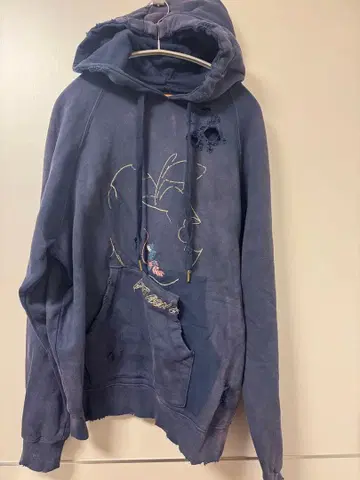 Left Alone 네이비 자수 후드티