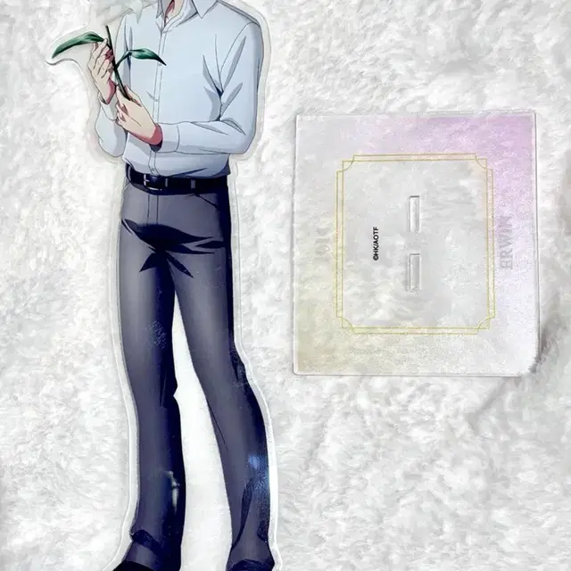 진격거 엘빈 아크릴 스탠드 판매합니다