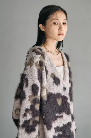 LEPSIM 5 게이지 패턴 샤기 V넥 가디건