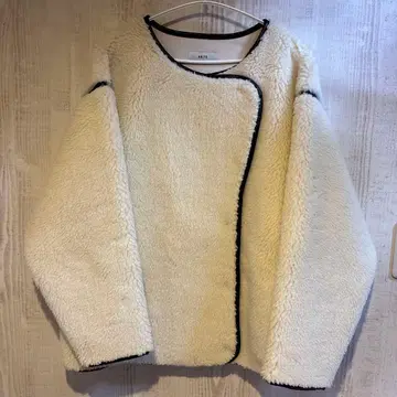 AKTE 플리스 자켓 화이트