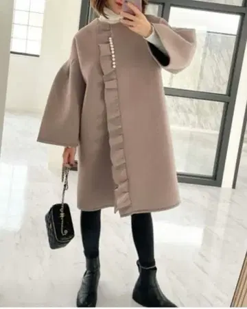 Myu 프론트 프릴 펄 본딩 코트 베이지 FREE