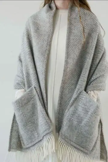 LAPUAN KANKURIT 숄 위드 포켓 그레이 x 화이트