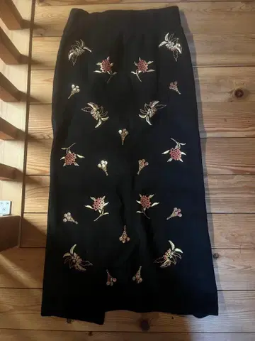 마메 쿠로고우치 2017AW 스팽글 타이트 스커트