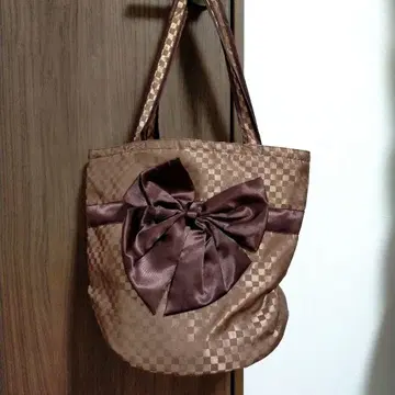 브라운 체크 무늬 리본 토트백