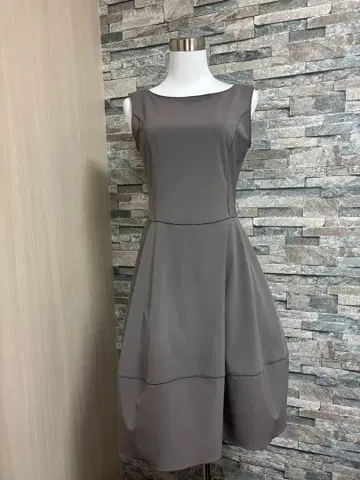 FOXEY NEW YORK 슬리브리스 원피스