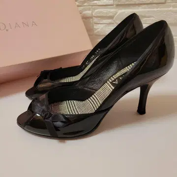 Diana 블랙 오픈토 하이힐