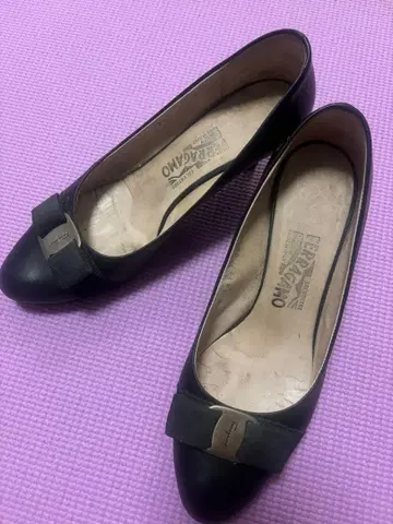 FERRAGAMO 블랙 펌프스 7 1/2 D