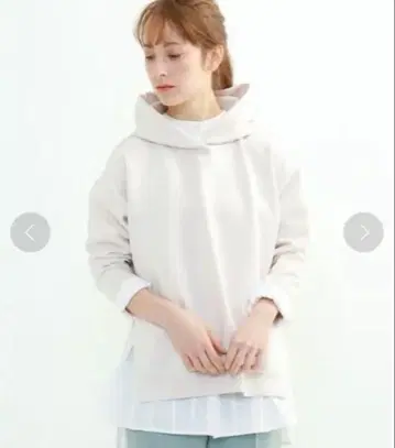 [ 새상품 미사용 ] INDIVI 소프트 종이상자 저리 후드티(화이트)