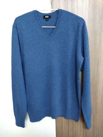 유니클로 캐시미어 100% V넥 스웨터 M