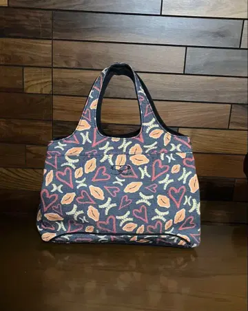 레어! 립과 하트 프린트 토트백