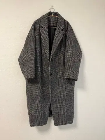 그레이 계열 체크 무늬 오버 사이즈 롱 코트