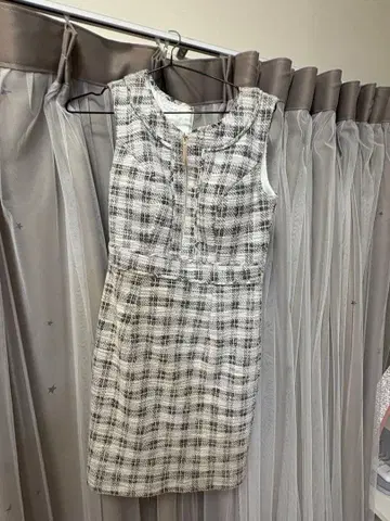 Glossy 체크 무늬 슬리브리스 원피스 M