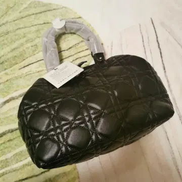 블랙 퀼팅 핸드백