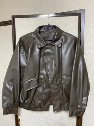 다크 브라운 가죽 자켓