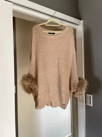 GRAND TABLE 베이지 퍼 니트