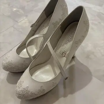 Diana 화이트 꽃무늬 자수 하이힐 24cm
