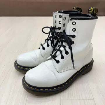 닥터마틴 1460 패턴트 레더 레이스업 부츠 UK5