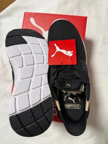 PUMA SOFTRIDE 블랙/화이트 스니커즈